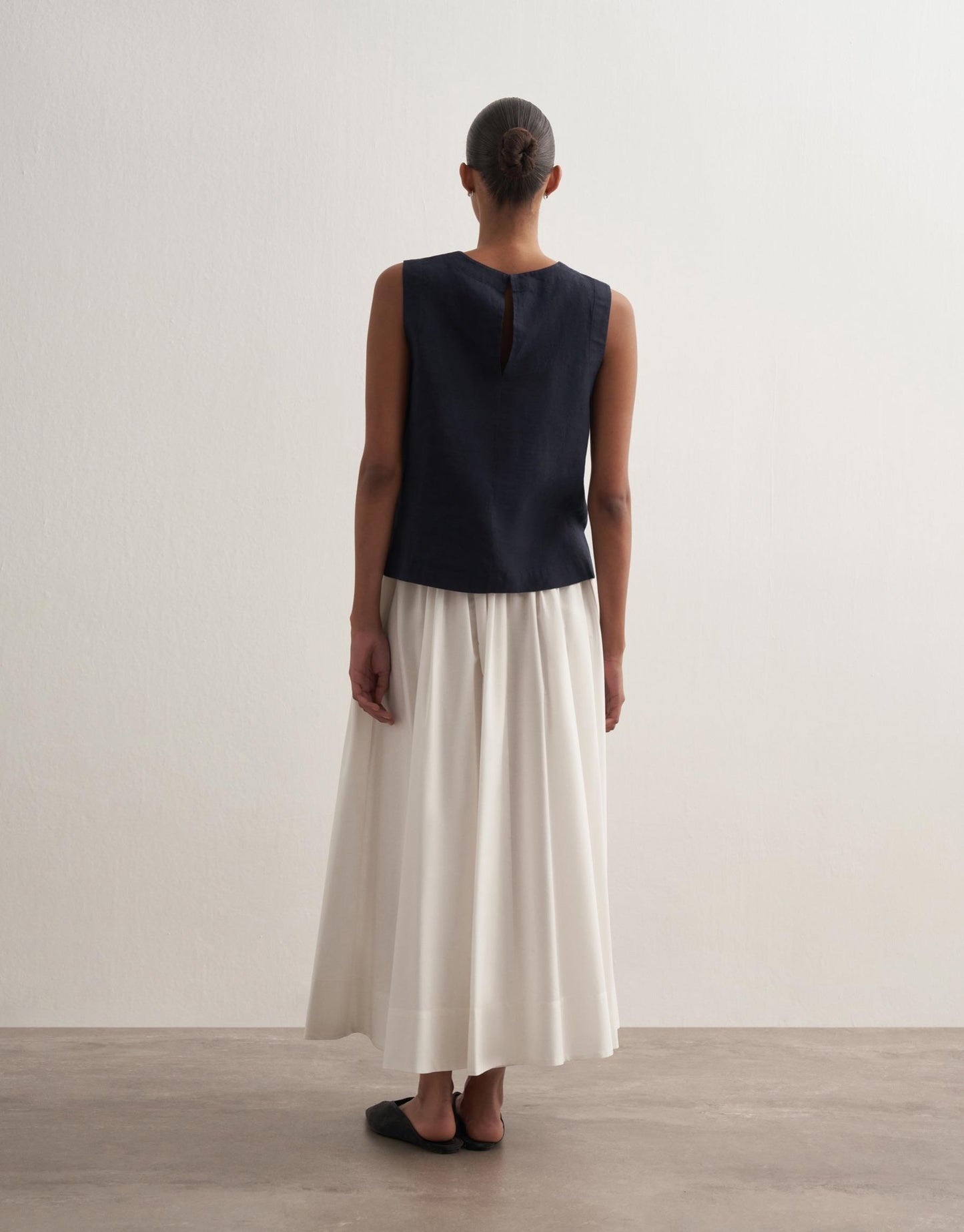 Pervaz Detaylı Koton Etek Ekru Yan Görünüm - BEJ Fine Factory