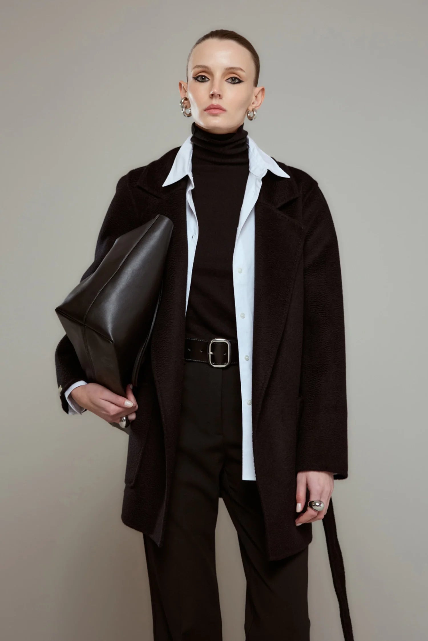 HAND-STITCHED BLACK SHORT CASHMERE COAT