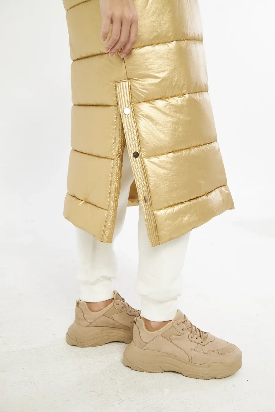 Gold Uzun Puffer Mont Arka Görünüm - BEJ Fine Factory