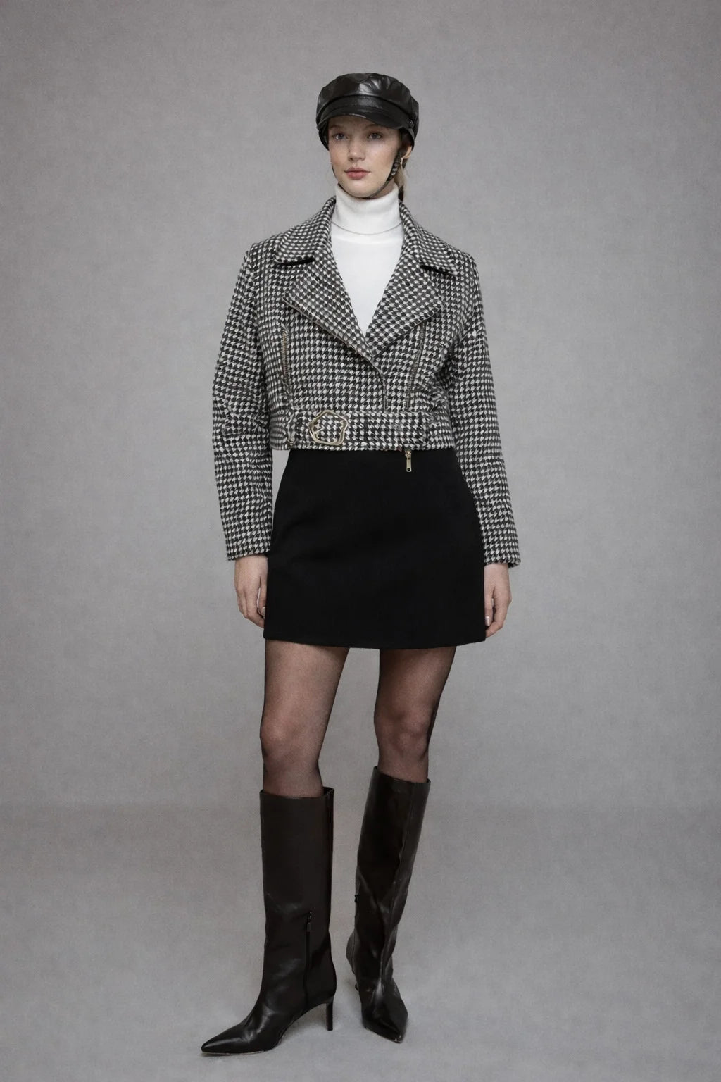 معطف نسائي أبيض وأسود بنقشة أسنان الكلب