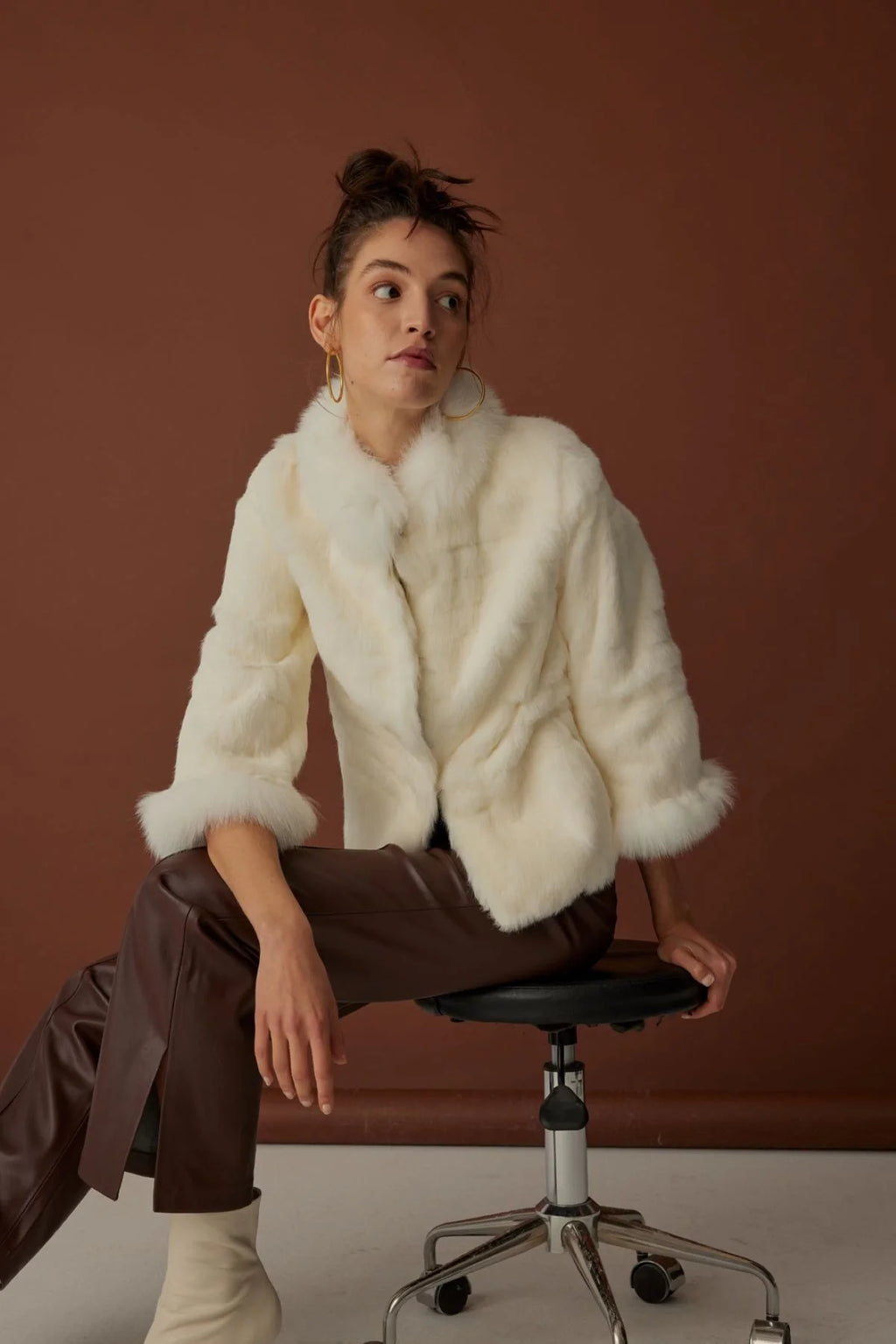 FOX-DETAILED STEP SHORT WHITE FUR