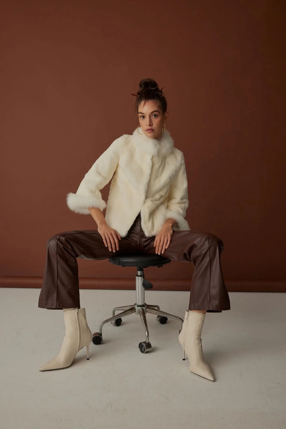 FOX-DETAILED STEP SHORT WHITE FUR