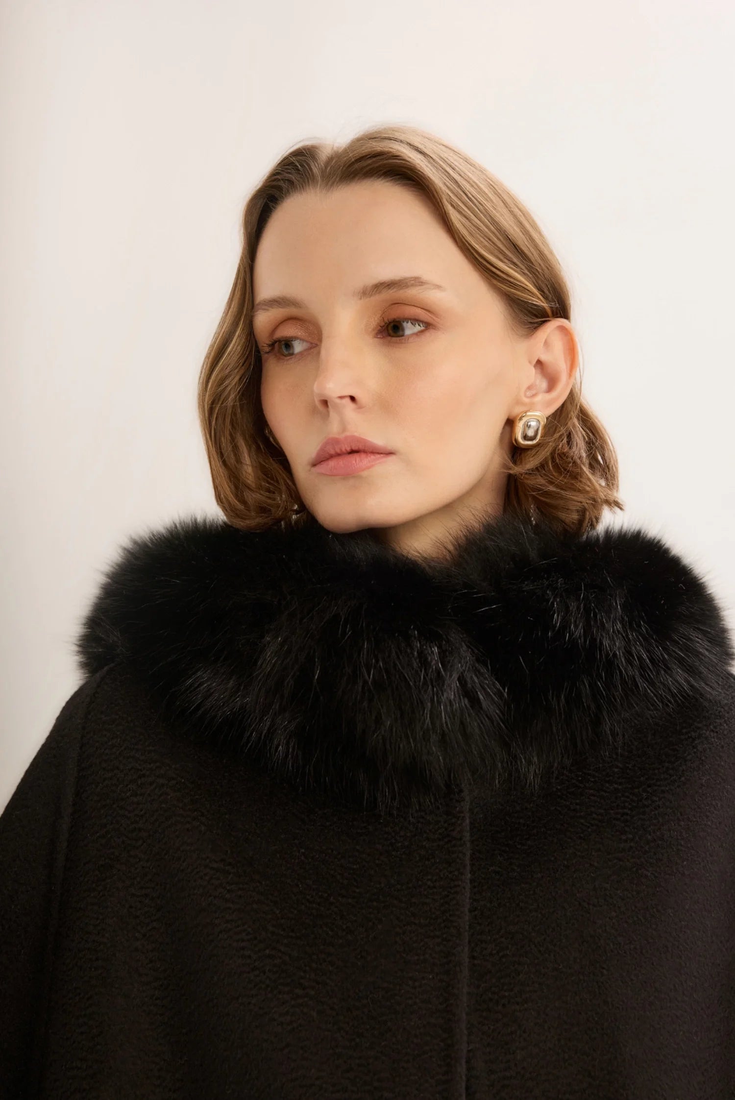 FOX COLLAR CAPE BLACK 