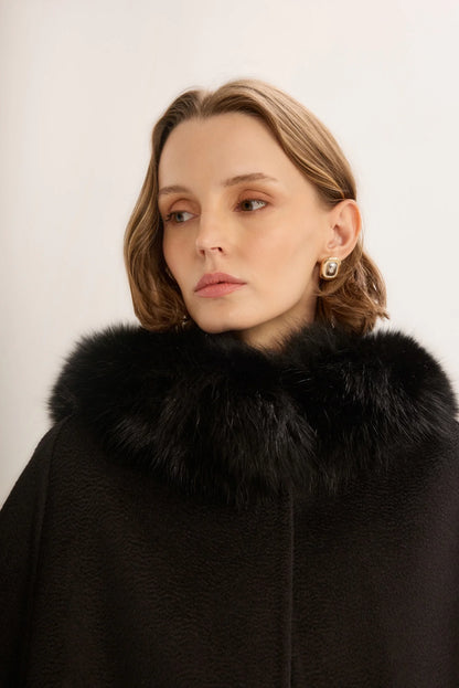 Tilki Yaka Pelerin Siyah Arka Görünüm - BEJ Fine Factory